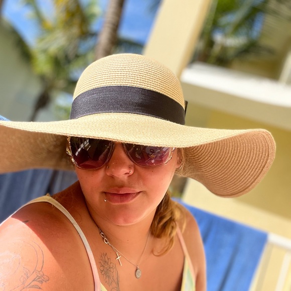 Meet your Posher, Stacey - Picture 3 of 4